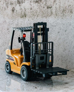 1:10 Remote Controlled 2.4G 8-Channel Durable Alloy RC Forklift