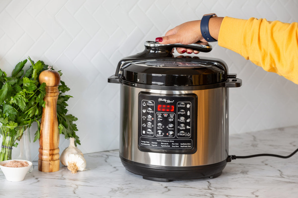 Woman closing the lid of the electric 6L pressure cooker.