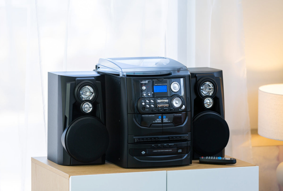 CD7400N Hi-fi turntable in a bright living room setting.